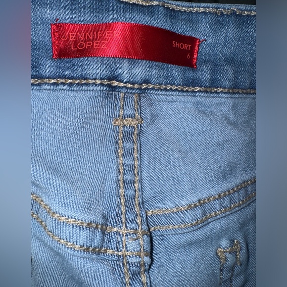 💙 Jennifer Lopez Distressed Shorts - Picture 3 of 8